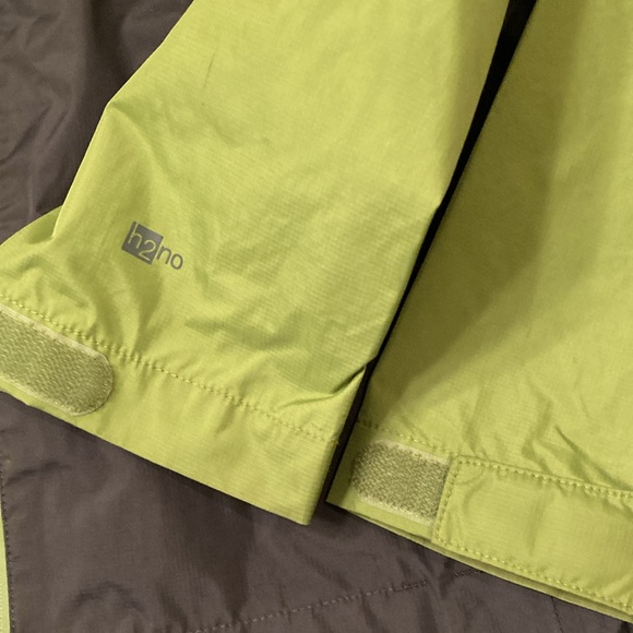 Patagonia rain jacket, boys size 12 - Picture 8 of 10